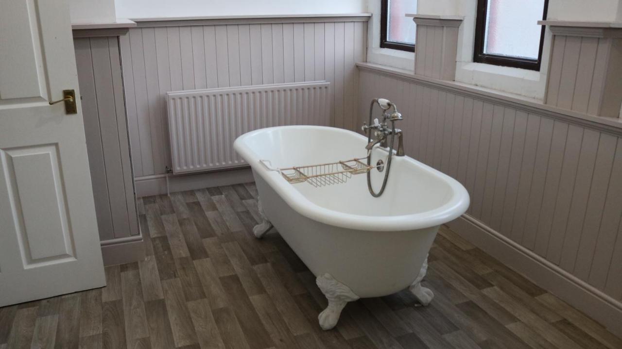 Victoria House Hotel Barrow-in-Furness Bagian luar foto